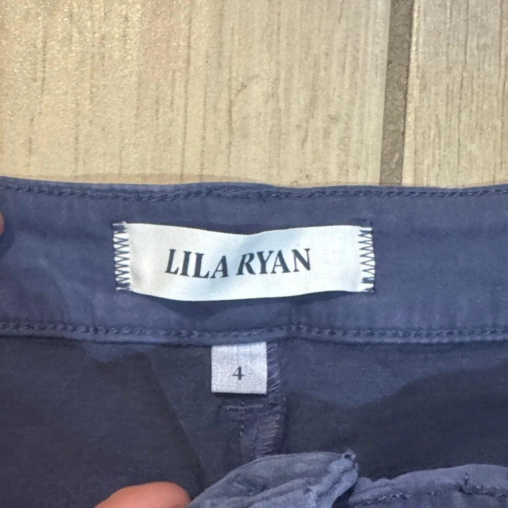 LILA RYAN Navy Women's Shorts / H110